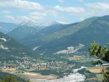 Une vue de St-Andr-des-Alpes en venant de Courchons