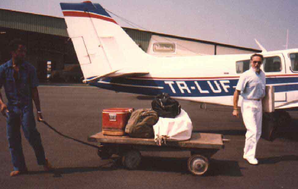 Embarquement  Libreville pour Fougamou dans un Baron 58